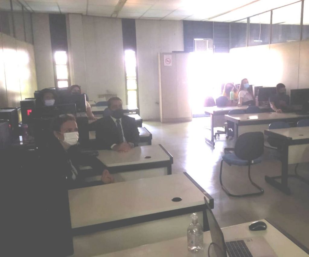 Presidente participa de aula de Multimídia